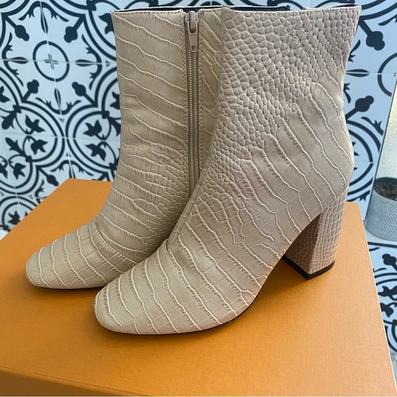 Nude Snakeskin Boots Size 6 - Picture 1 of 8